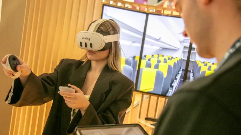 Nuevo sistema de formacin de Vueling basado en realidad virtual inmersiva en el Mobile World Congress 2025.