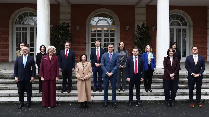 Pedro Snchez, junto al consejero delegado de Airbus, Guillaume Faury, y las ministras de Defensa, Margarita Robles, y de Ciencia, Innovacin y Universidades, Diana Morant, en el encuentro en La Moncloa.